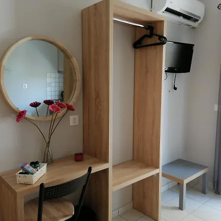 Nini's House 2 - 100m From Town Center شقة *