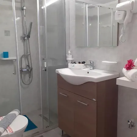 아파트 Nini's House 2 - 100m From Town Center 니드리