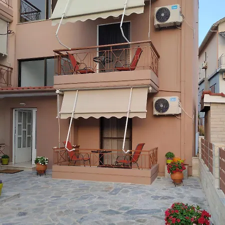 Nini's House 2 - 100m From Town Center شقة
